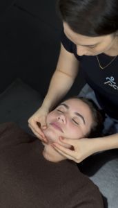 Sintomas do bruxismo e dor na mandíbula